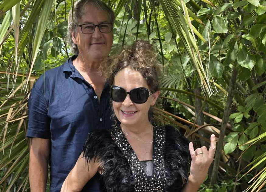 Rob and Ree from Robberee Acoustic Duo posing with their instruments